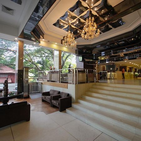 The South Park Hotel Тривандрум Экстерьер фото
