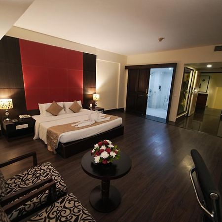 The South Park Hotel Тривандрум Экстерьер фото