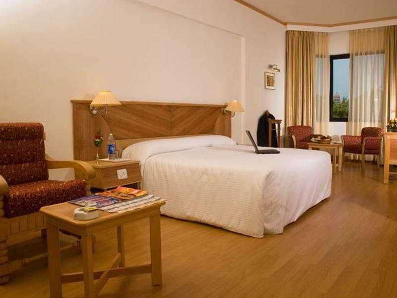 The South Park Hotel Тривандрум Экстерьер фото