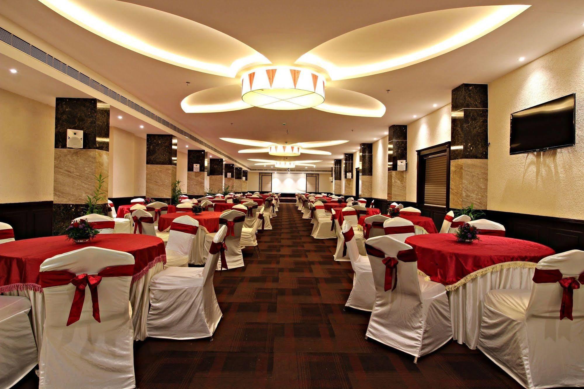 The South Park Hotel Тривандрум Экстерьер фото